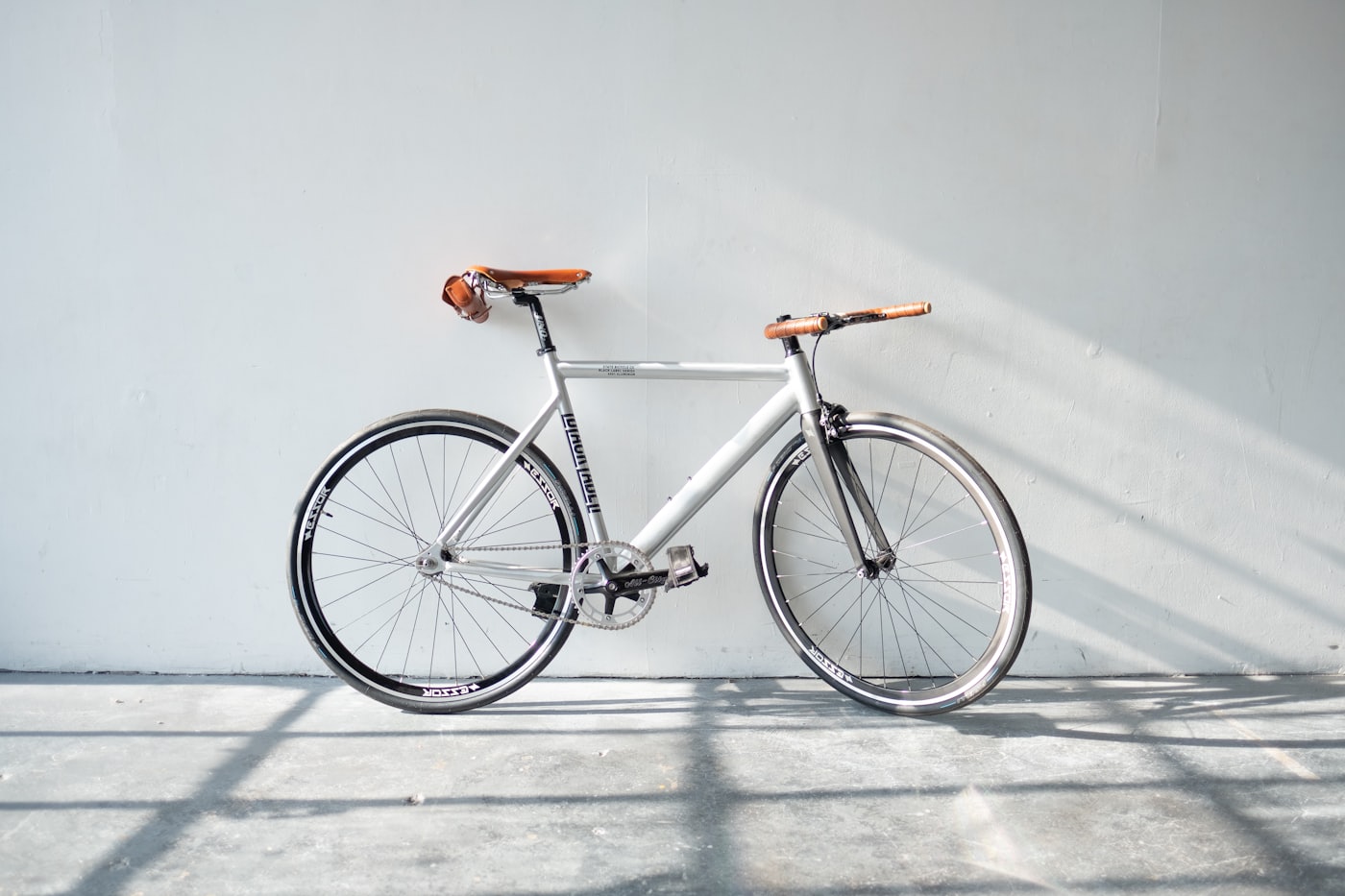 An e-bike with its mid-drive motor and battery